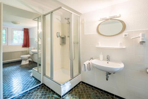 Phòng tắm tại Hotel Hopener Wald ,Self Check In
