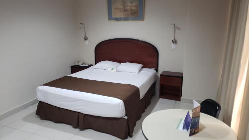 Ein Bett oder Betten in einem Zimmer der Unterkunft Hotel Ramada