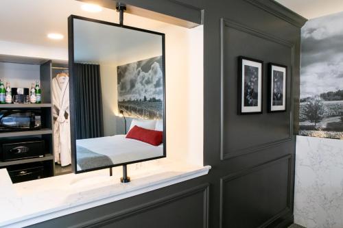 a mirror on a wall in a dressing room at Vinland Hotel and Lounge in Solvang