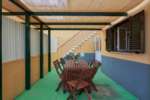 Spacious and Renovated Apartment With Amazing Patio, By TimeCooler