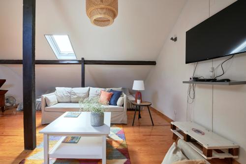 Renovated and Spacious Duplex Apartment With Patio, By TimeCooler