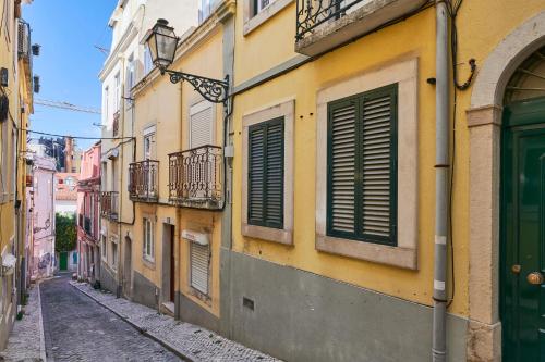 Renovated and Spacious Duplex Apartment With Patio, By TimeCooler