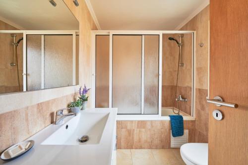 Renovated and Spacious Duplex Apartment With Patio, By TimeCooler