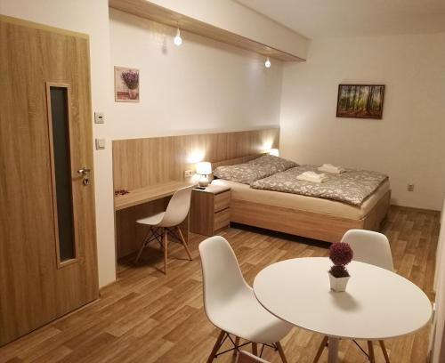 Apartmán BON tesisinde bir oturma alanı