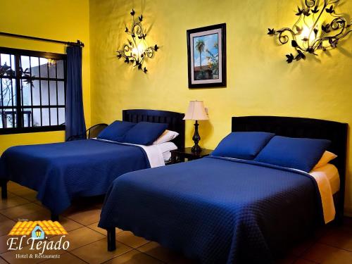 A bed or beds in a room at El Tejado