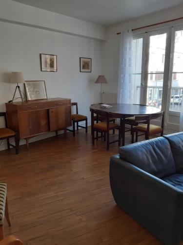 Posezení v ubytování Charmant appartement au pied du château
