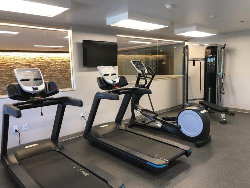 Fitness centrum a/nebo fitness zařízení v ubytování Country Inn & Suites by Radisson, Flagstaff Downtown, AZ