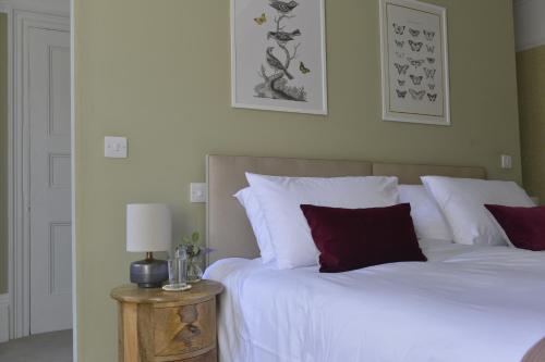 Gallery image of 10B Old green Chamber City center apartment, spacious and free parking! in St Ives