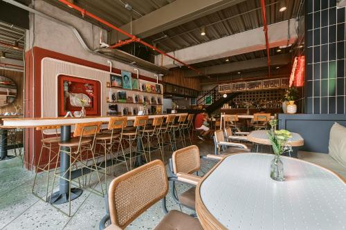 Χώρος καθιστικού στο The Somos Beats Hotel & Rooftop