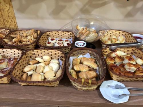 a group of baskets filled with different types of food at Pousada Rozam in Olímpia