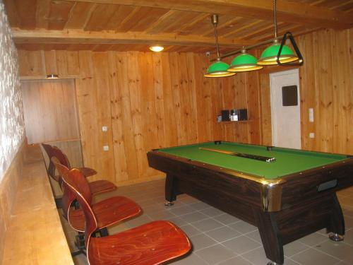 a pool table in a room with wooden walls at Aroma Skuodiškio Užeiga in Skuodas