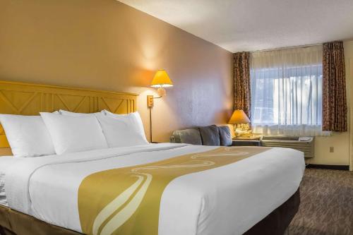 Postel nebo postele na pokoji v ubytování Quality Inn Pinetop Lakeside