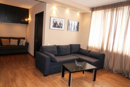 Apartment with Mountain View – Photos 2
