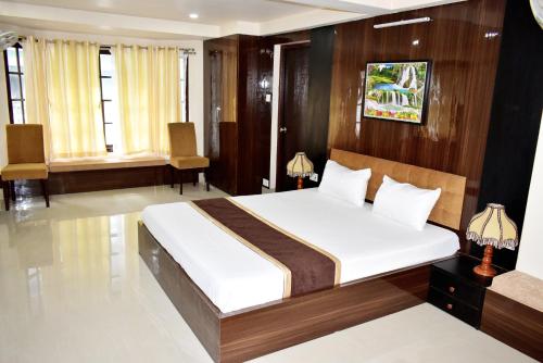 Säng eller sängar i ett rum på Roopkatha Hotel Kalimpong