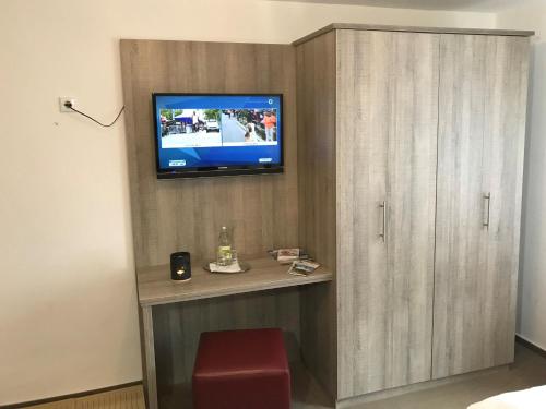 Μια τηλεόραση ή/και κέντρο ψυχαγωγίας στο Pension Haus Astenblick