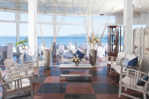 Posezení v ubytování Hotel La Caletta