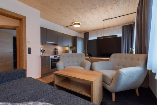 a living room with two chairs and a table at A Casa Elegance in Längenfeld