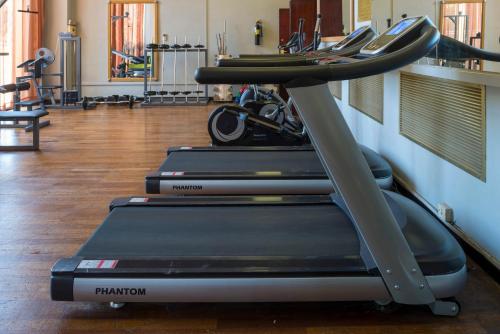 a row of treadmills in a gym at Rainbow Towers Hotel & Conference Centre in Harare