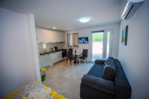 Apartment Hrvoje - Studio Bombon