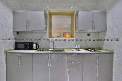 Kuchyň nebo kuchyňský kout v ubytování Dreams Houses furnished Suites