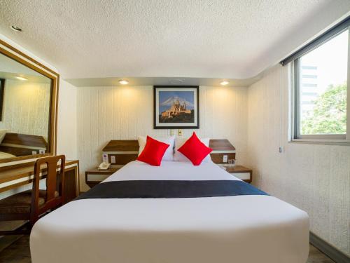 Säng eller sängar i ett rum på Hotel Marti