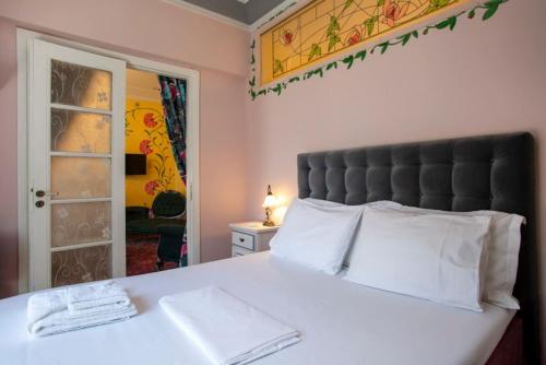 Eclectic 4-Bed, 4-Bath Apt in Central Athens - AK1