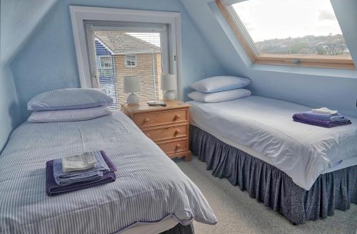 A bed or beds in a room at Gray's Inn 