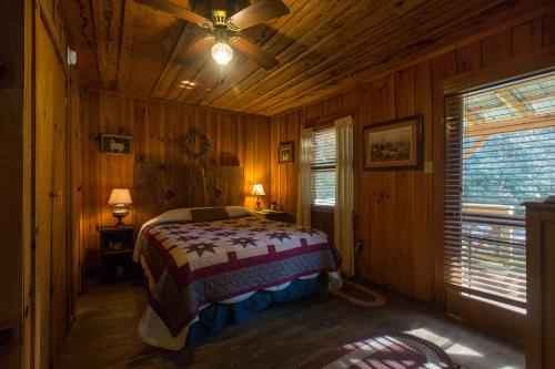 The Hemlock Hide Away – Photos 2