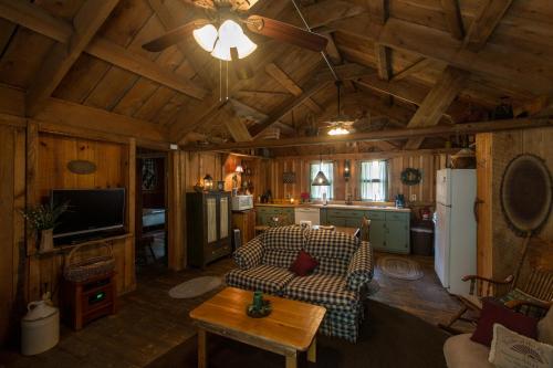The Hemlock Hide Away – Photos 4