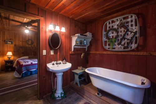 The Hemlock Hide Away – Photos 5