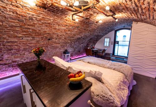 a bedroom with a bed and a bowl of fruit on a table at UKI-Hotel in Utrecht