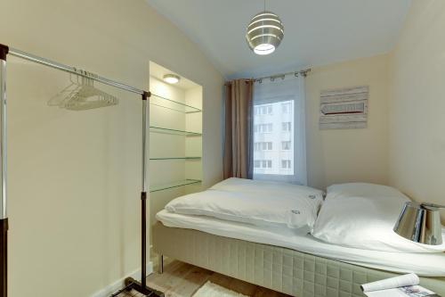 เตียงในห้องที่ Grand Apartments - Sopot Poseidon Apartment