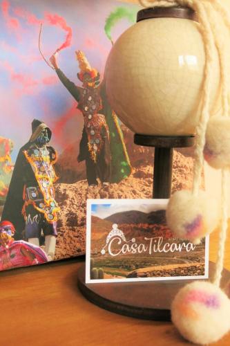 a table with a picture and a lamp and a picture at Casatilcara Cabañas in Tilcara