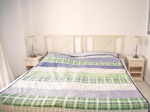 2 min Walk to Beach - Private Solarium Bungalow