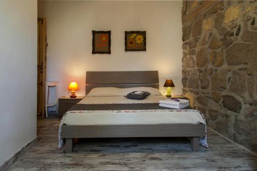 En eller flere senge i et værelse på Villa Naumanni