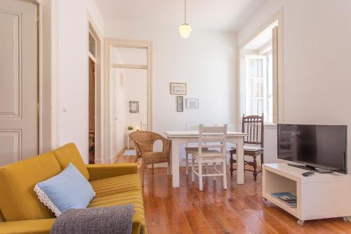 Spacious Alfama Duplex, By TimeCooler