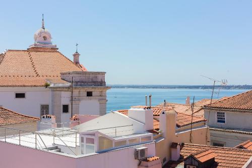 Spacious Alfama Duplex, By TimeCooler