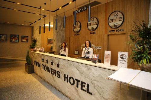 Personal de Twin Towers Hotel City & Beach Resort