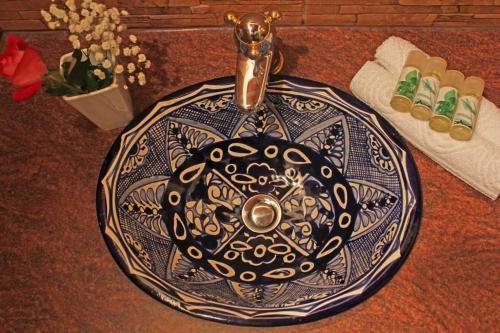 a table with a plate with a vase on it at Chateaux Constantin Agistro in Ángistron