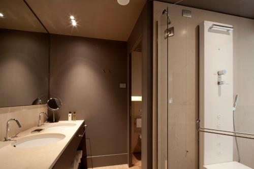 
A bathroom at Hotel Milano Alpen Resort Meeting&Spa
