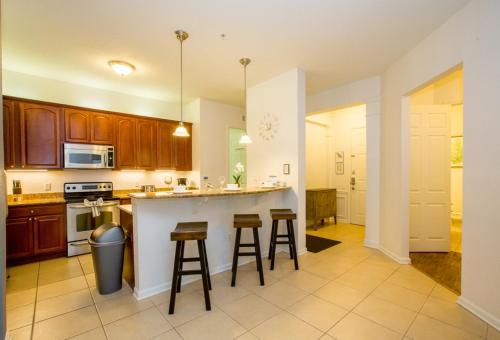 Vista Cay at Epic Universe - Luxury 4 bedroom condo photo 16