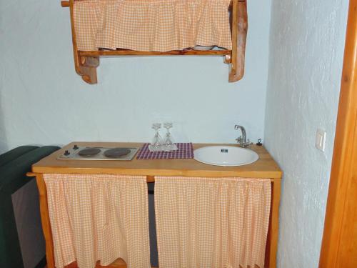 Bilik mandi di Guest House Kozjak