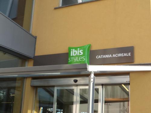 a sign on a building that reads its studios at ibis Styles Catania Acireale in Acireale