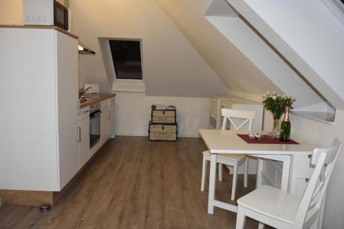 a kitchen and dining room with a table and chairs at Wohlfühlquartier Louisenlust in Eutin