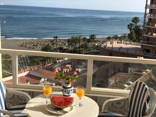 Cozy apartment with first line seaview in perfect location ...