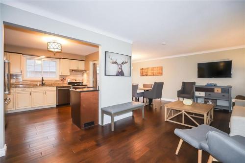 a living room with a kitchen and a dining room at Dorchester Cottage in Niagara on the Lake