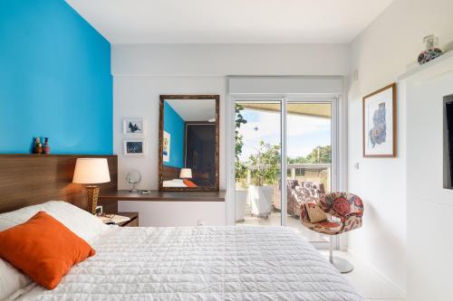 Un pat sau paturi într-o cameră la Apartamento com 4 suítes pé na areia