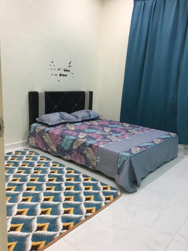Postel nebo postele na pokoji v ubytování Homestay Cikgu Izan Kuala Terengganu