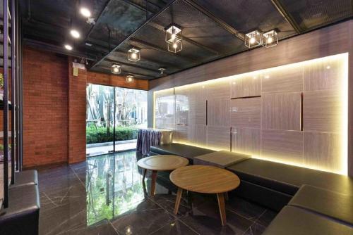 Гостиная зона в The Excel Groove Condo at Lasalle 52