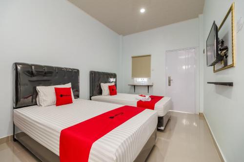 RedDoorz Plus near Palembang Icon Mall 2